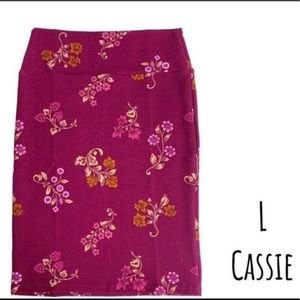 Large Cassie Pencil Skirt with Floral design NWT